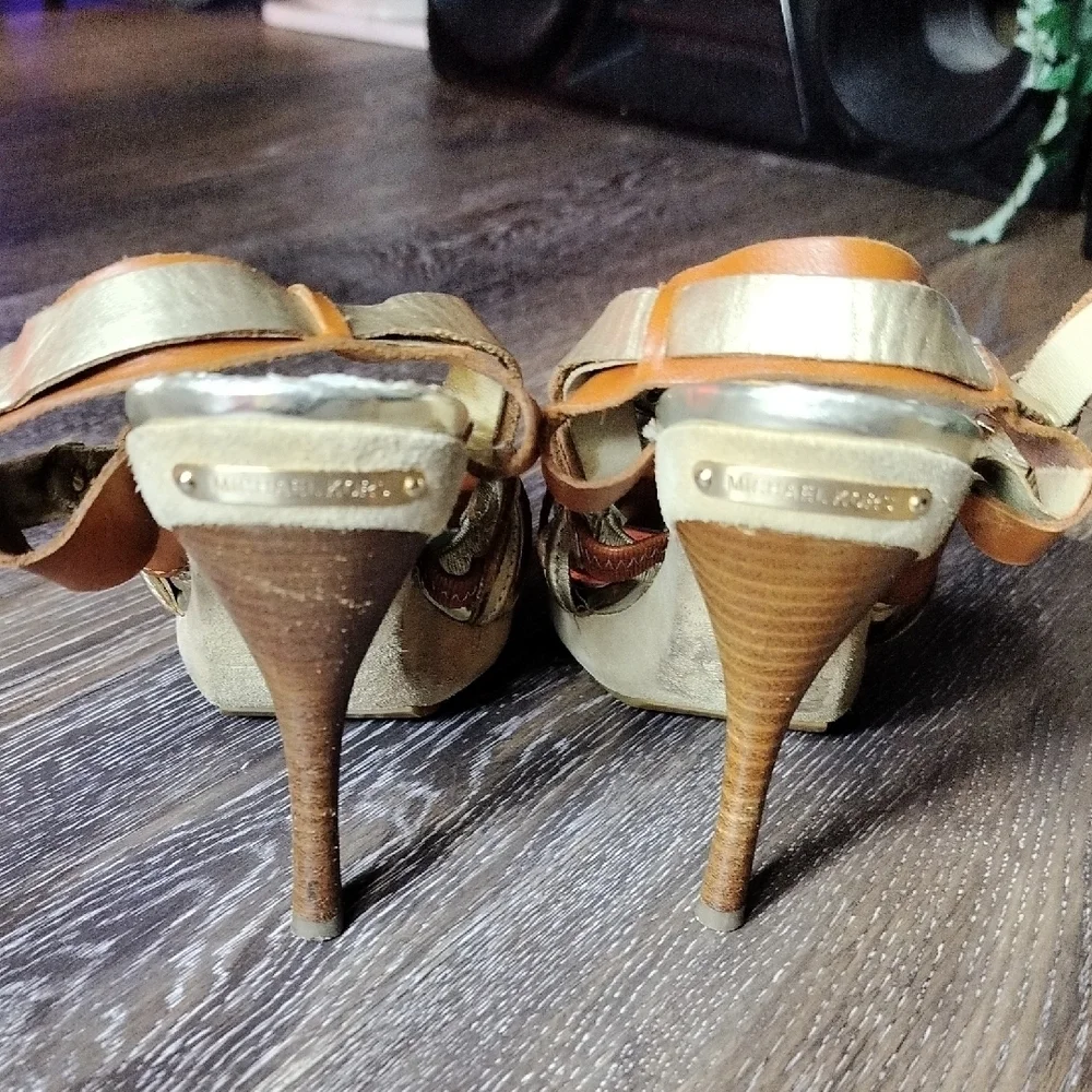 Michael Kors Brown and Gold Sandals with Elegant Design